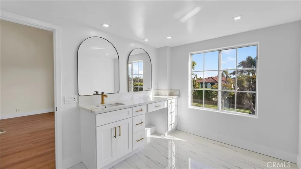 19282 Torreypines Huntington Beach, CA 92648