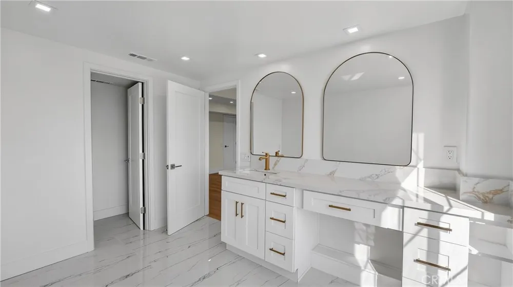 19282 Torreypines Huntington Beach, CA 92648