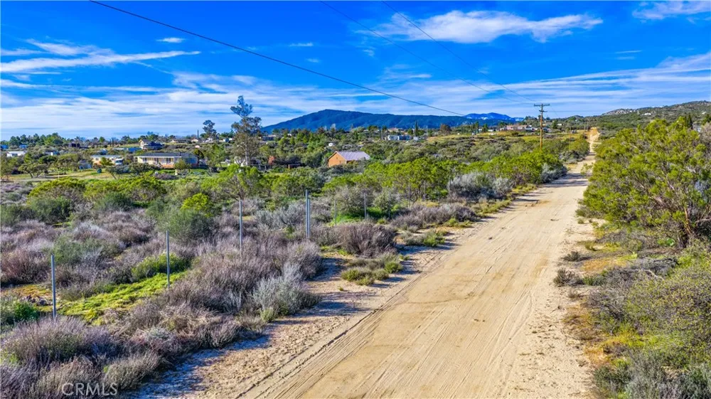 1 Apple Road Anza, CA 92539