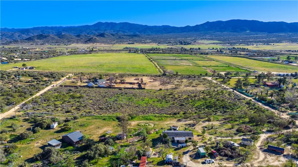 1 Apple Road Anza, CA 92539