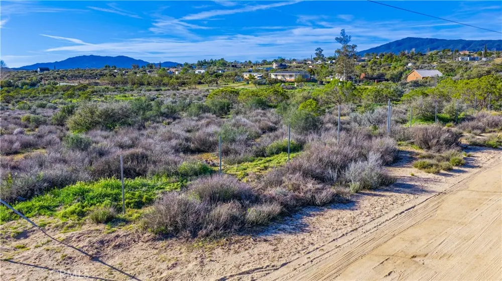 1 Apple Road Anza, CA 92539
