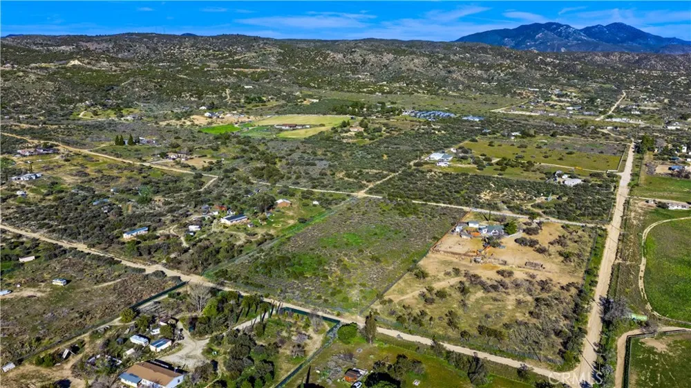 1 Apple Road Anza, CA 92539