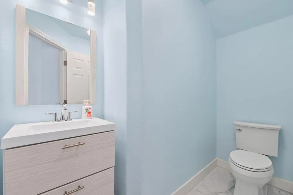 708 Raineer Court San Leandro, CA 94577