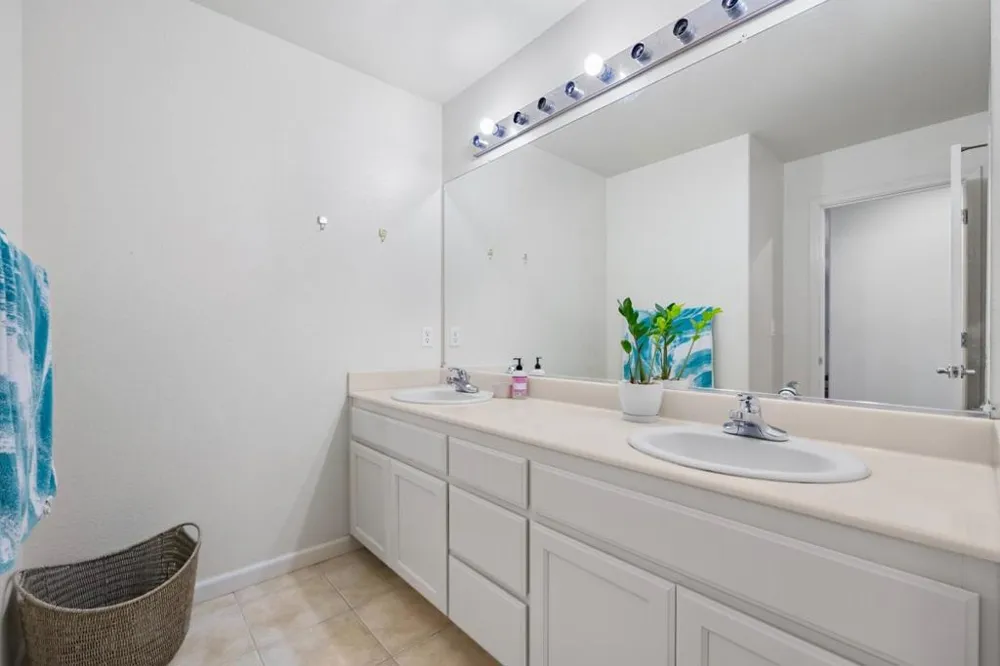 708 Raineer Court San Leandro, CA 94577