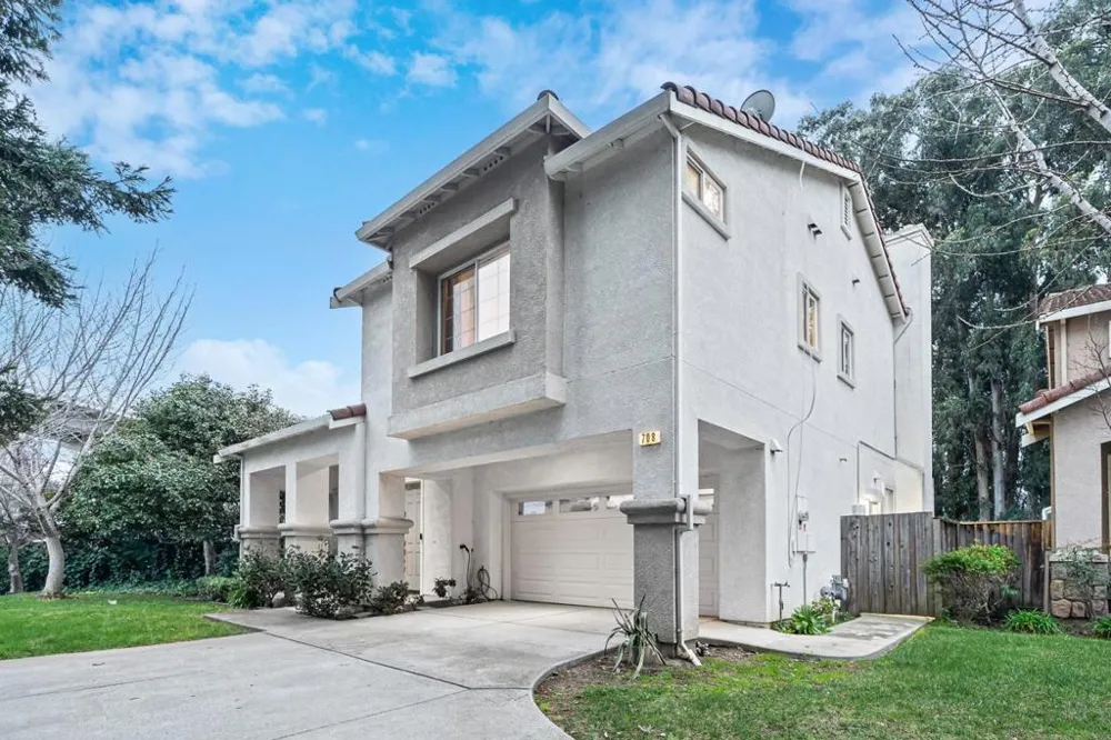 708 Raineer Court San Leandro, CA 94577