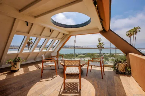 2617 Ocean Front Walk