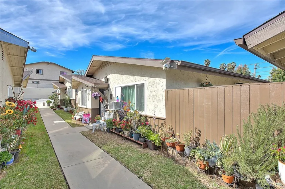 275 S Monte Vista La Habra, CA 90631