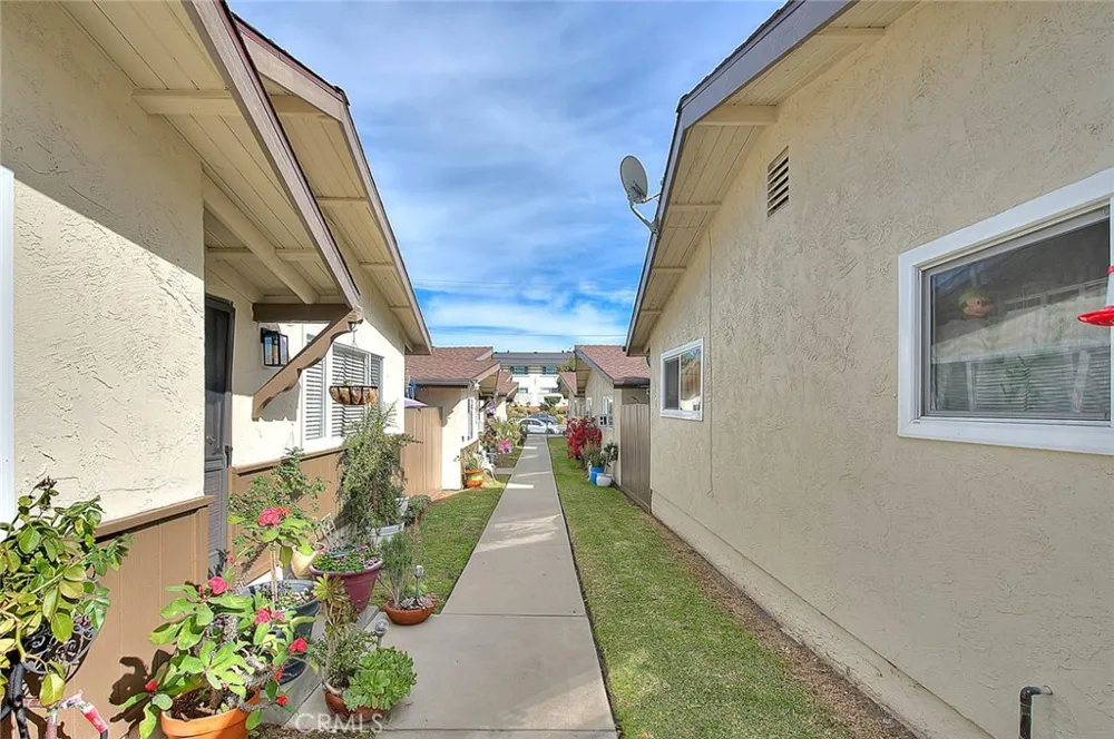 275 S Monte Vista La Habra, CA 90631