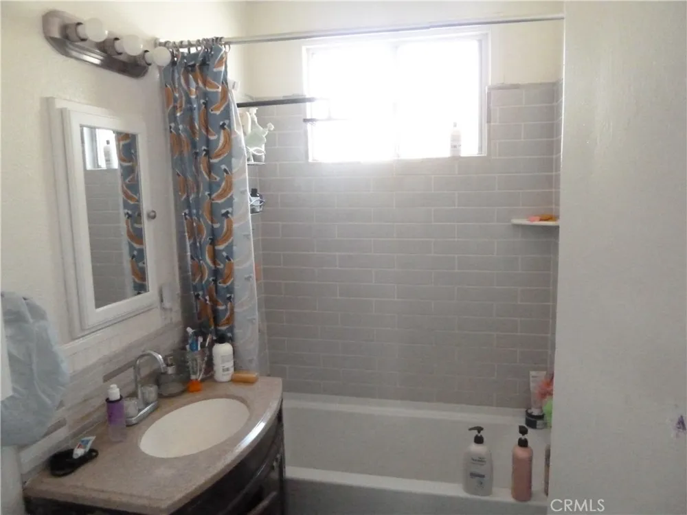 936 Enid Azusa, CA 91702
