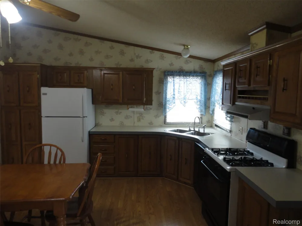 268 Highlands Bedford Township, MI 48182