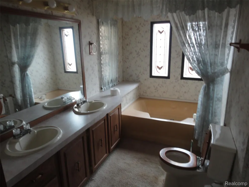 268 Highlands Bedford Township, MI 48182