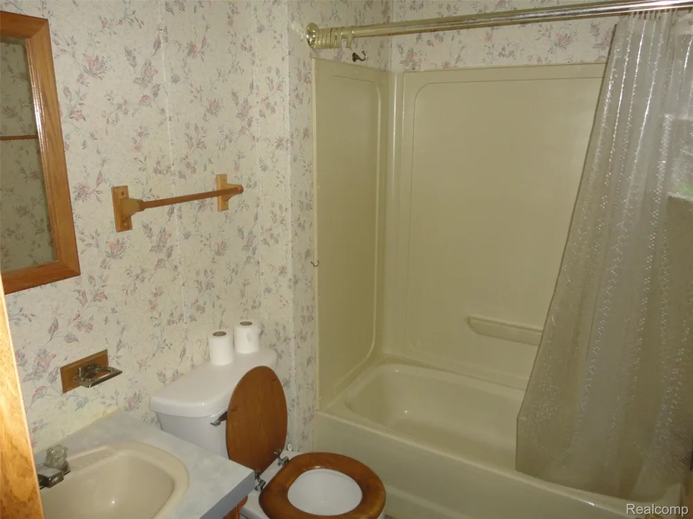 268 Highlands Bedford Township, MI 48182