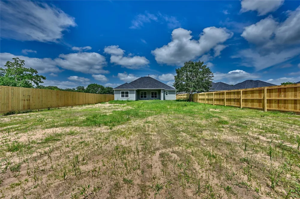185 Oak Cluster Drive Columbus, TX 78934