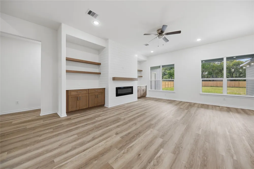 185 Oak Cluster Drive Columbus, TX 78934
