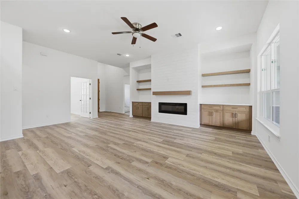 185 Oak Cluster Drive Columbus, TX 78934