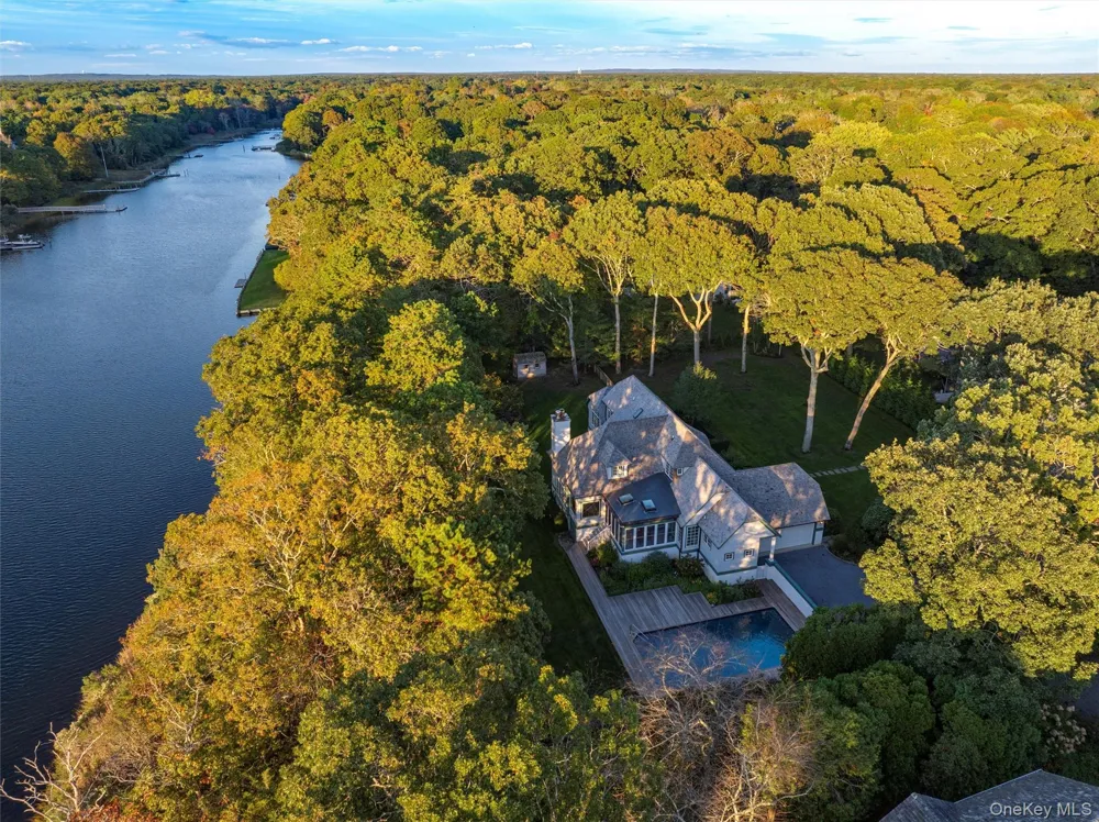 8 Fish Creek Lane Remsenburg, NY 11960