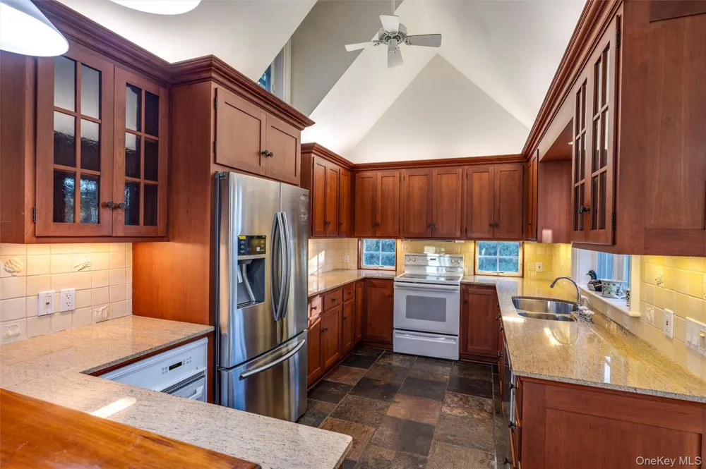 8 Fish Creek Lane Remsenburg, NY 11960