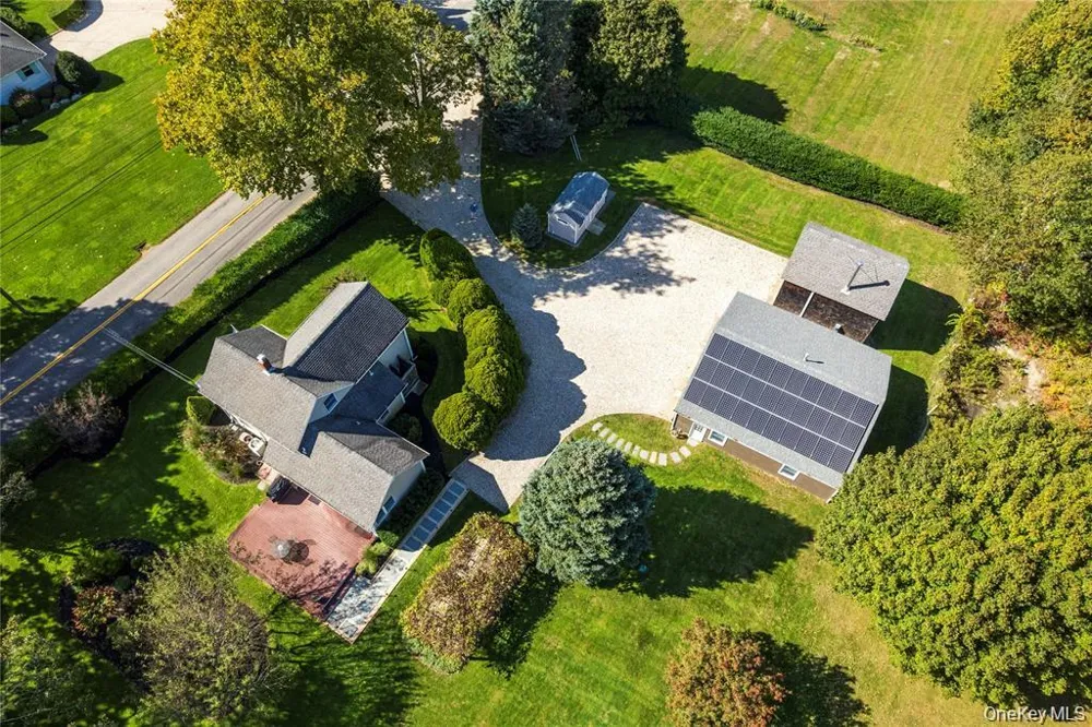 3275 Skunk Lane Cutchogue, NY 11935