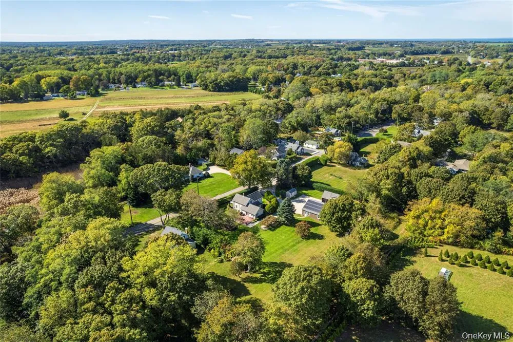 3275 Skunk Lane Cutchogue, NY 11935