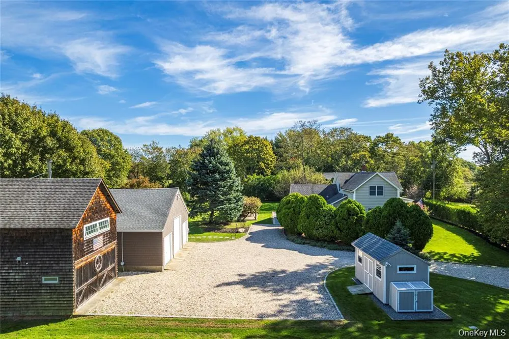 3275 Skunk Lane Cutchogue, NY 11935