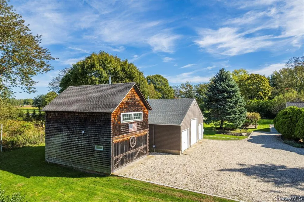 3275 Skunk Lane Cutchogue, NY 11935