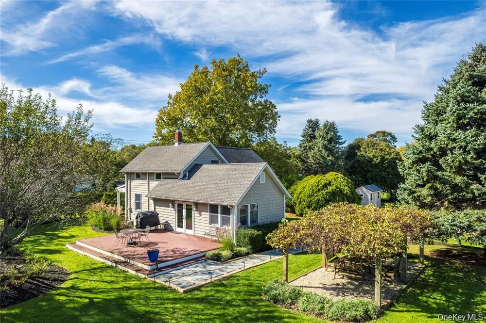 3275 Skunk Lane Cutchogue, NY 11935