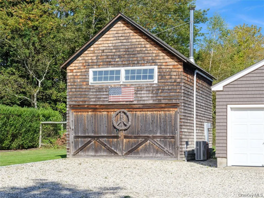 3275 Skunk Lane Cutchogue, NY 11935