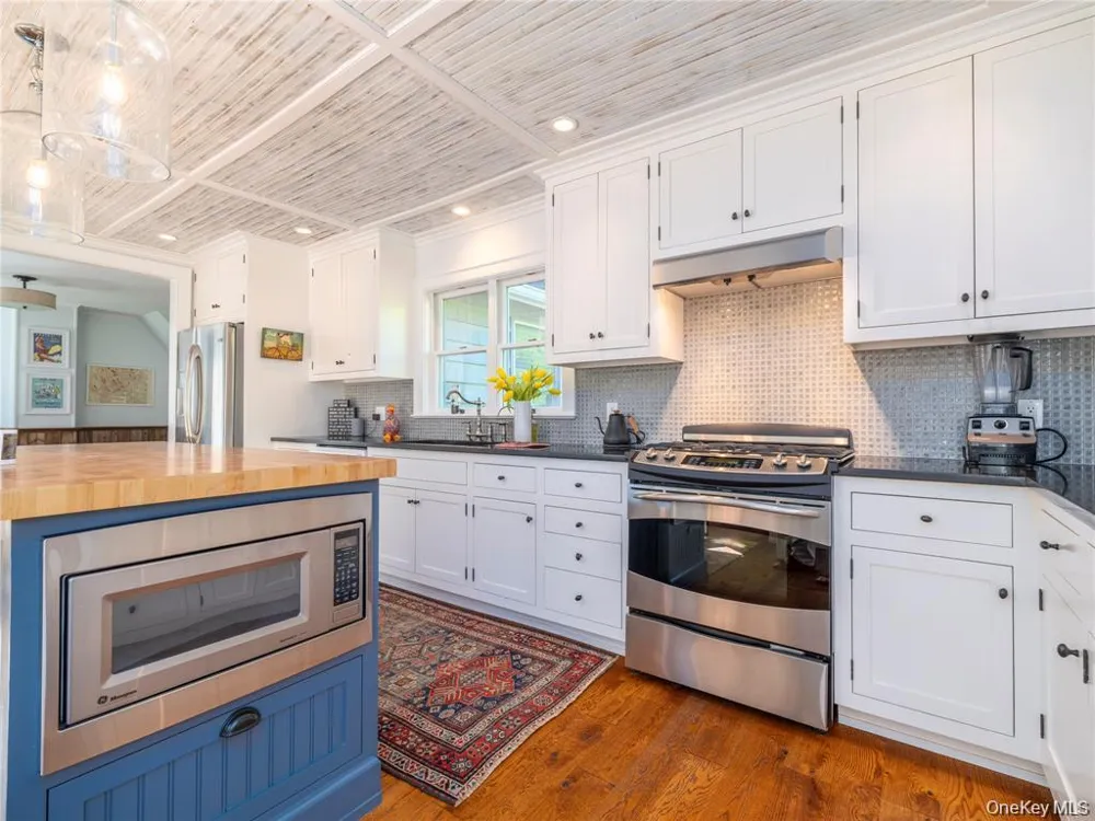 3275 Skunk Lane Cutchogue, NY 11935