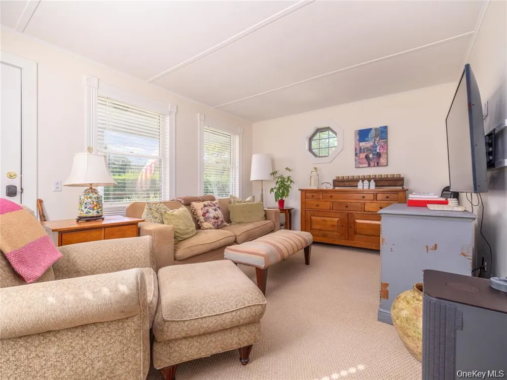 3275 Skunk Lane Cutchogue, NY 11935