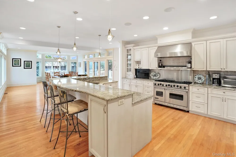 605 Dune Road Westhampton, NY 11977