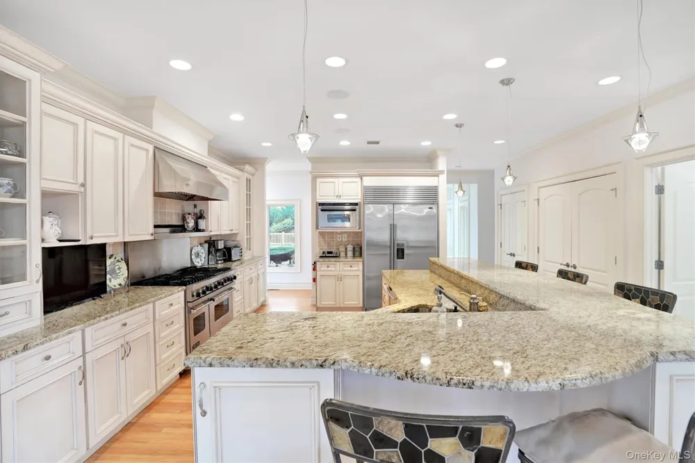 605 Dune Road Westhampton, NY 11977
