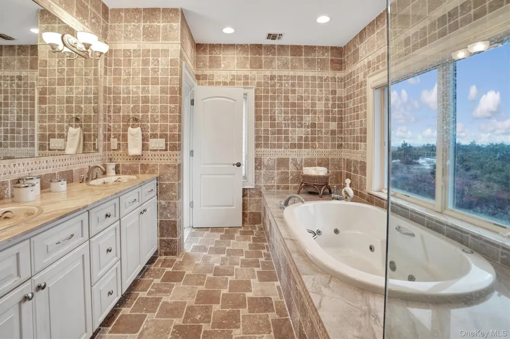 605 Dune Road Westhampton, NY 11977