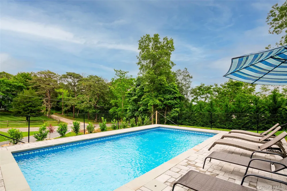 15 S Beach Road Southampton, NY 11968