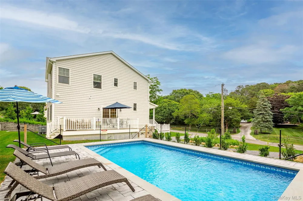 15 S Beach Road Southampton, NY 11968