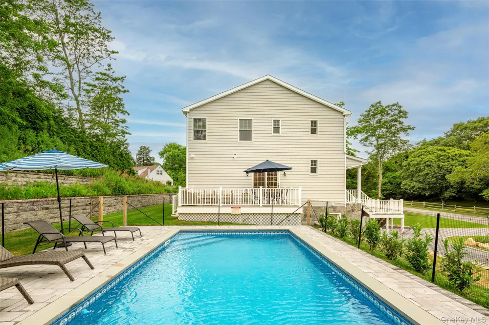 15 S Beach Road Southampton, NY 11968