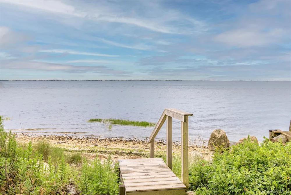 15 S Beach Road Southampton, NY 11968