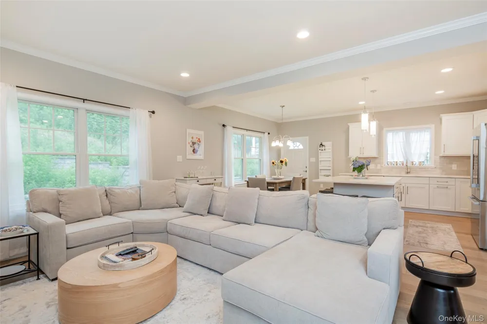 15 S Beach Road Southampton, NY 11968