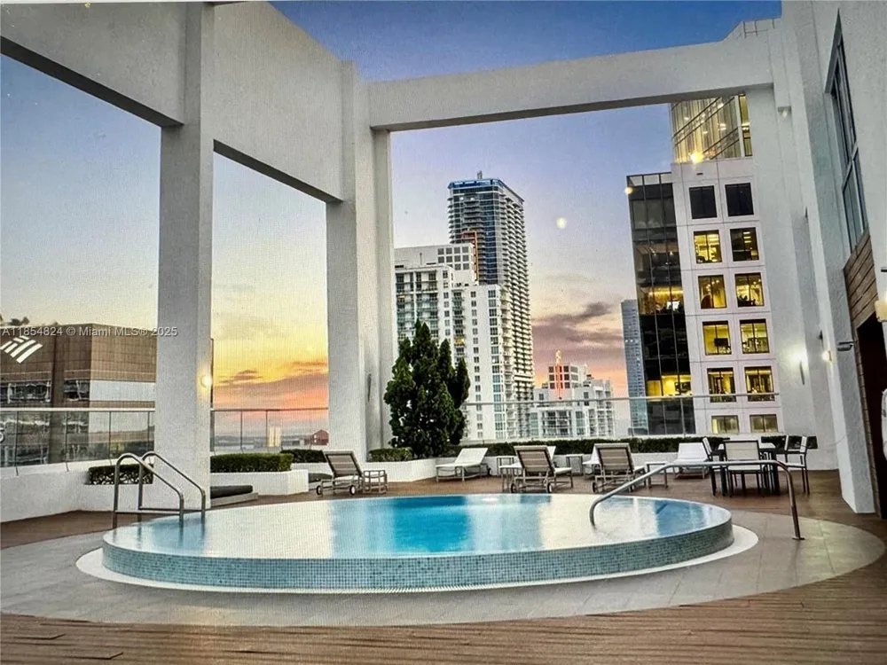 500 Brickell Ave #1204 Miami, FL 33131