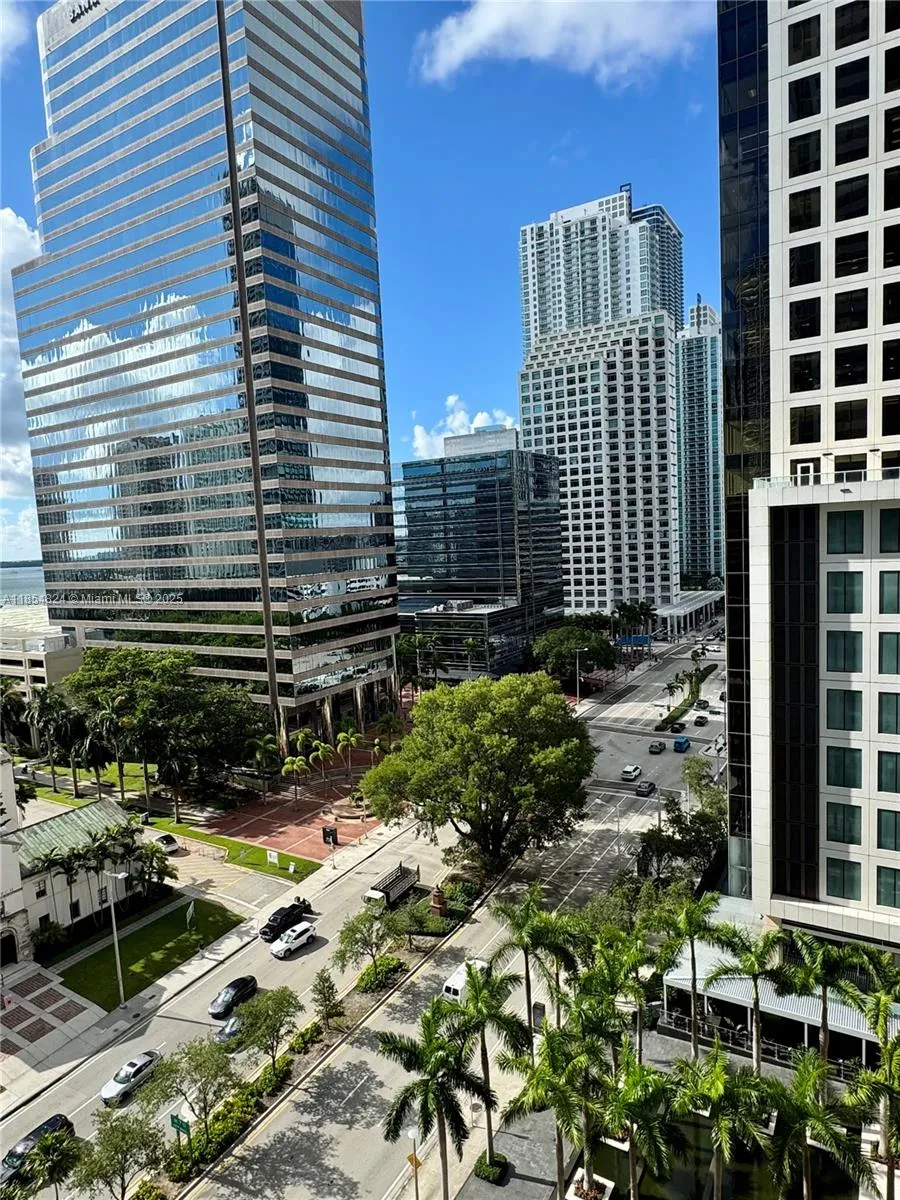 500 Brickell Ave #1204 Miami, FL 33131