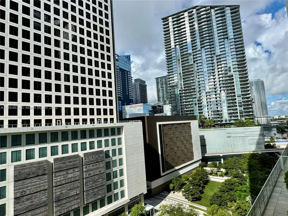 500 Brickell Ave #1204 Miami, FL 33131