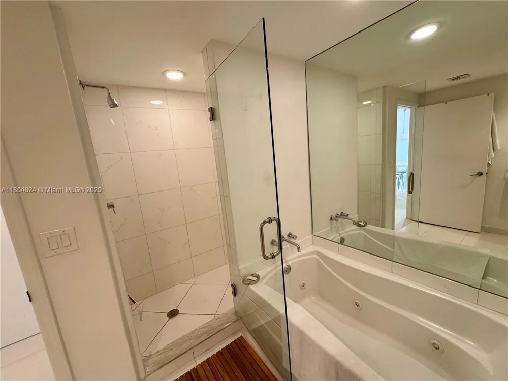 500 Brickell Ave #1204 Miami, FL 33131