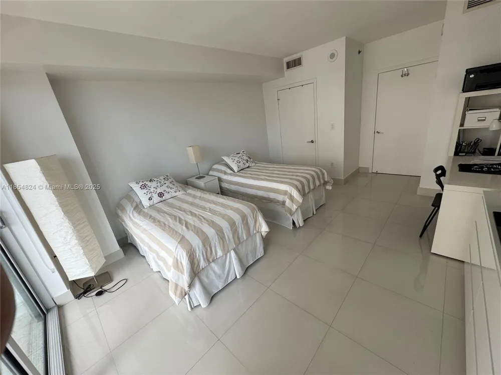 500 Brickell Ave #1204 Miami, FL 33131