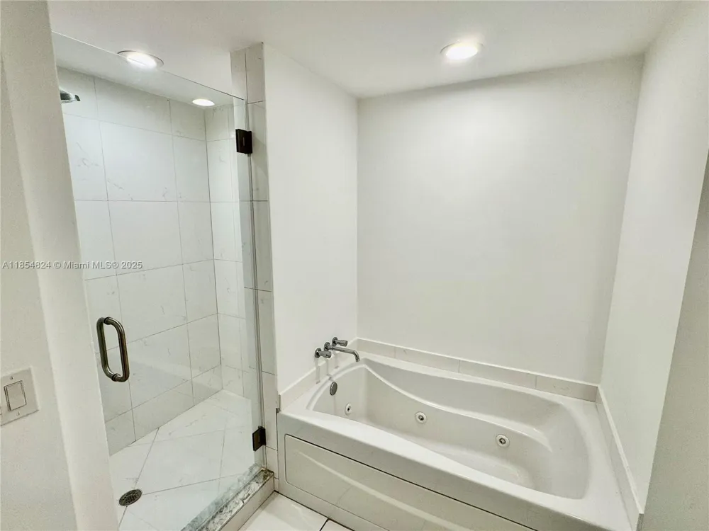 500 Brickell Ave #1204 Miami, FL 33131
