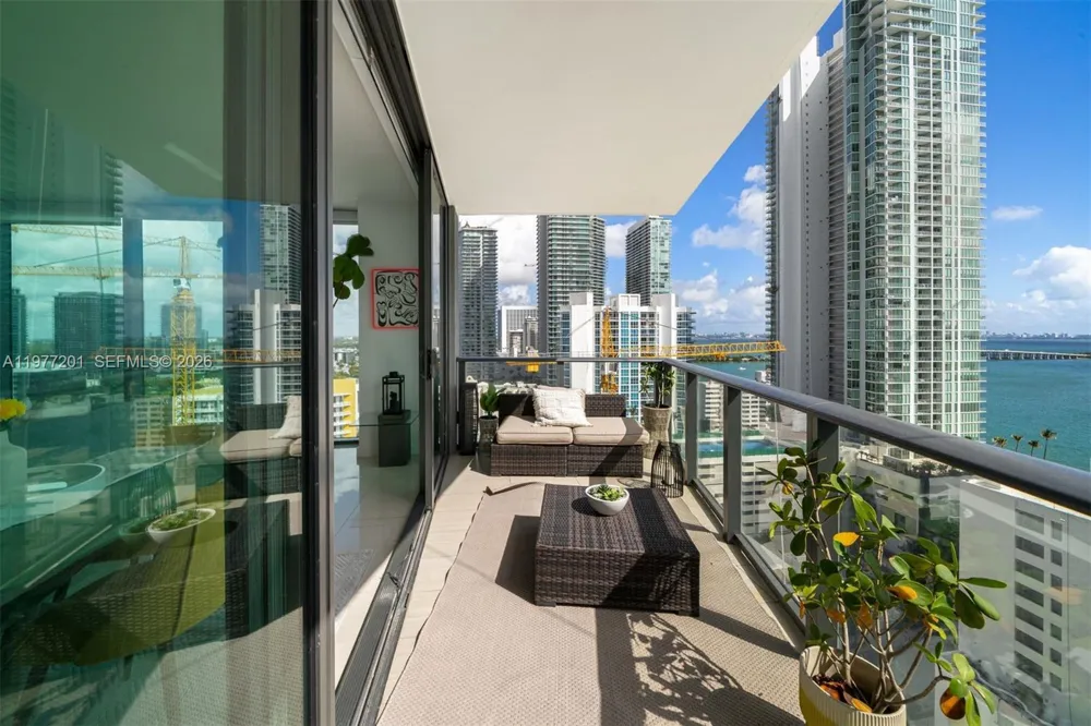 460 NE 28th St #1901 Miami, FL 33137
