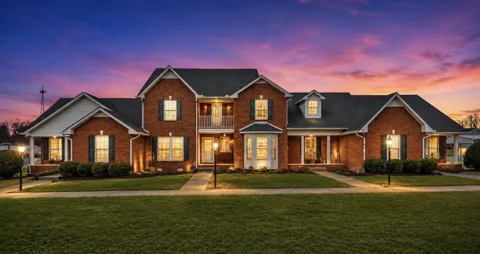 207 Bailey Ln #102
