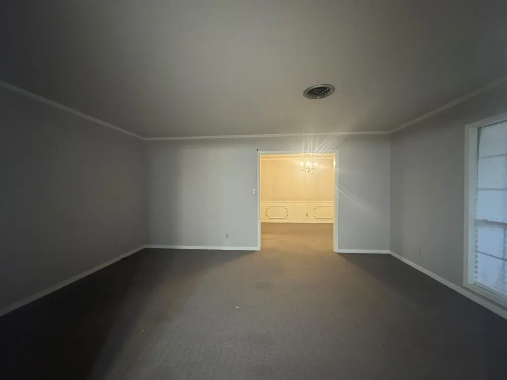 307 S Market Street Louise, TX 77455