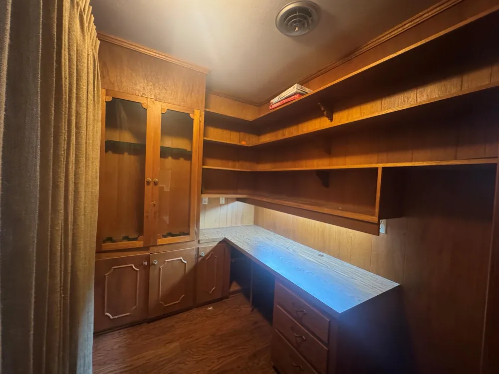 307 S Market Street Louise, TX 77455