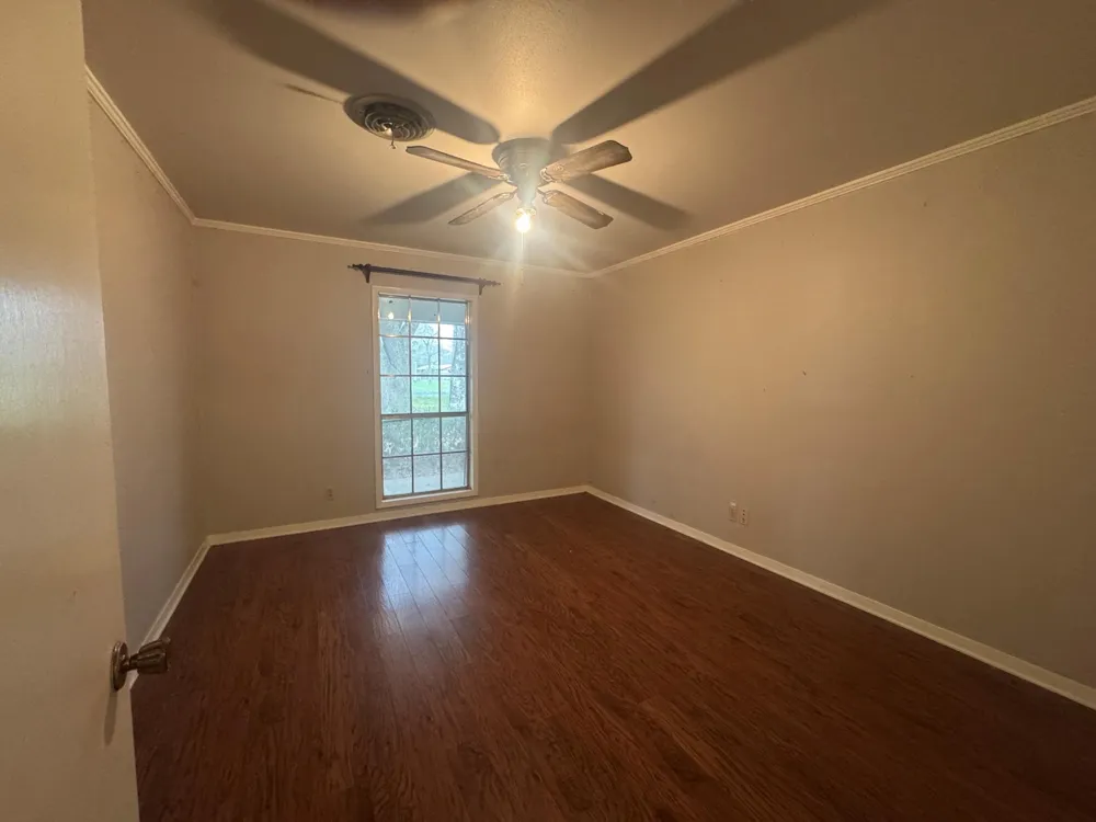 307 S Market Street Louise, TX 77455