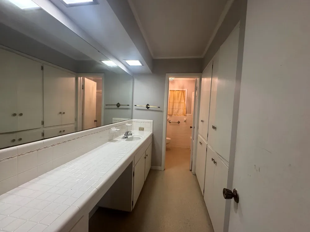 307 S Market Street Louise, TX 77455
