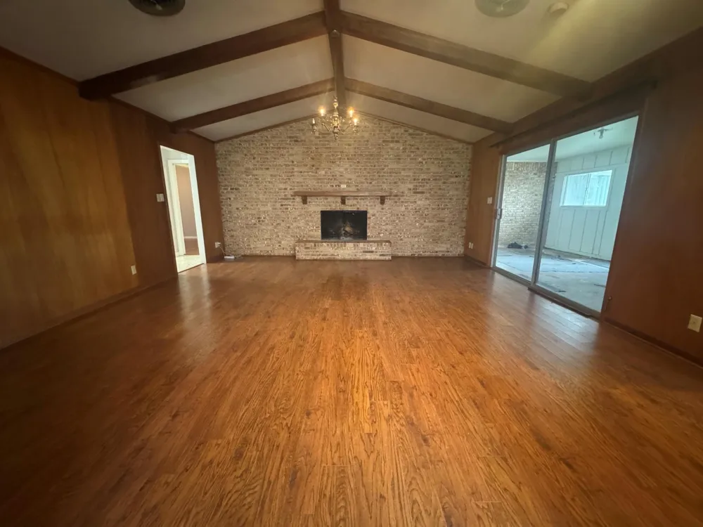 307 S Market Street Louise, TX 77455